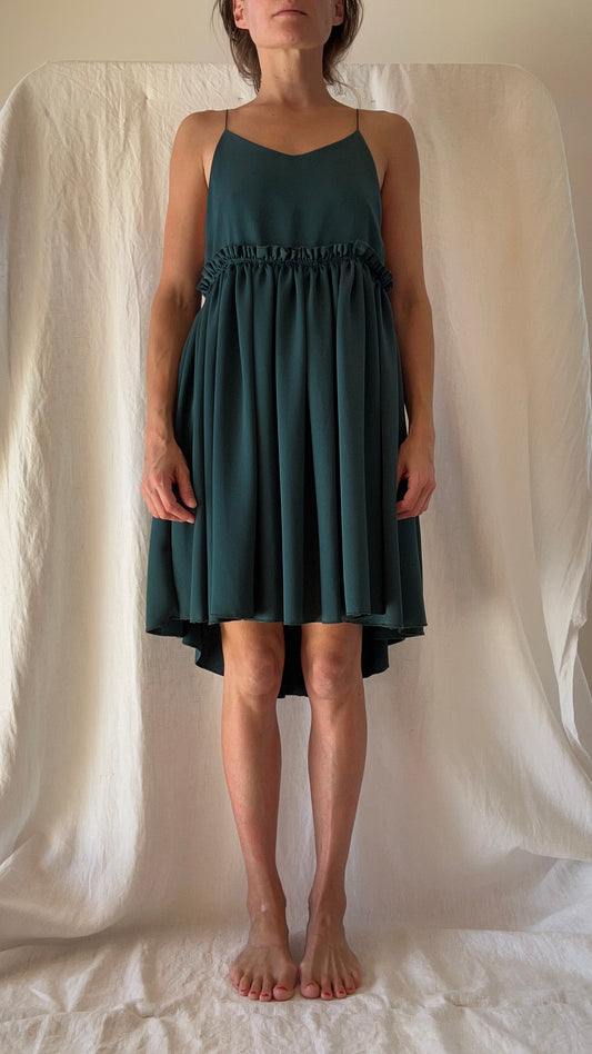 Robe Ty crêpe envers satin vert sapin courte